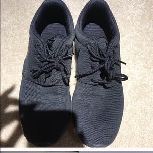 ALL BLACK NIKE ROSCHE